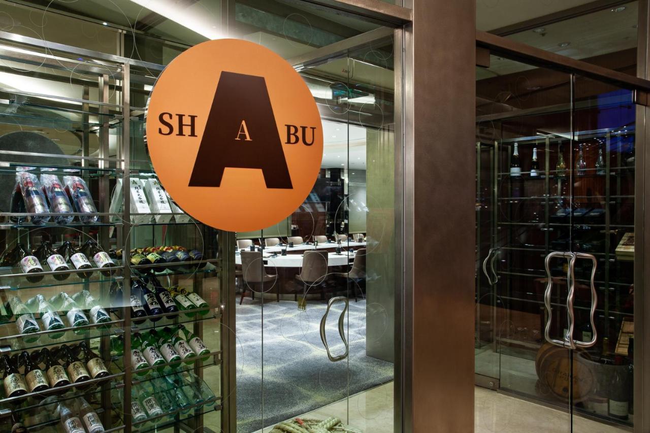 앰버서더 호텔 신주 외부 사진 A restaurant in the United Arab Emirates