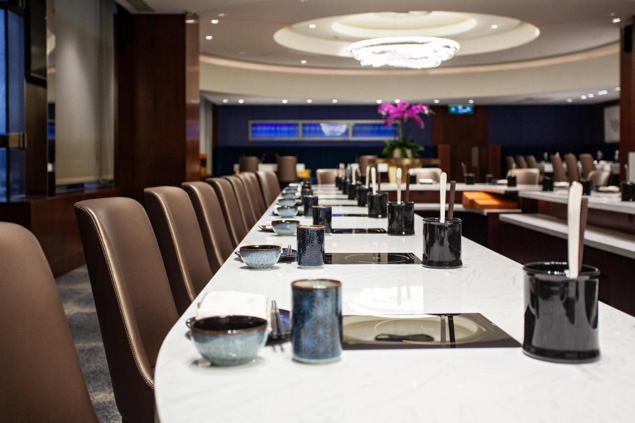 앰버서더 호텔 신주 외부 사진 The interior of the lounge