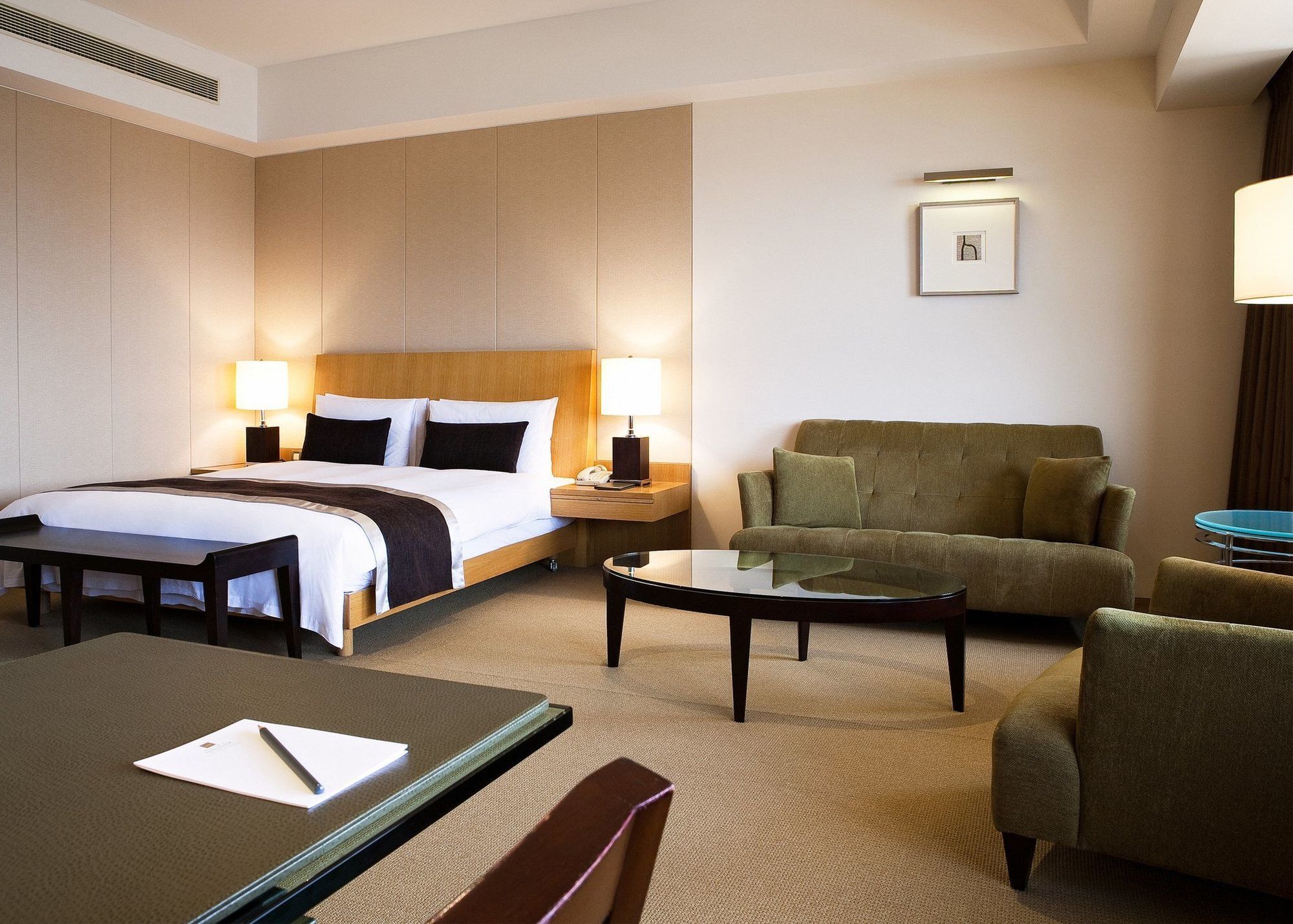 앰버서더 호텔 신주 객실 사진 A room at the hotel
