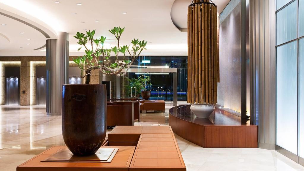 앰버서더 호텔 신주 외부 사진 The lobby of the hotel