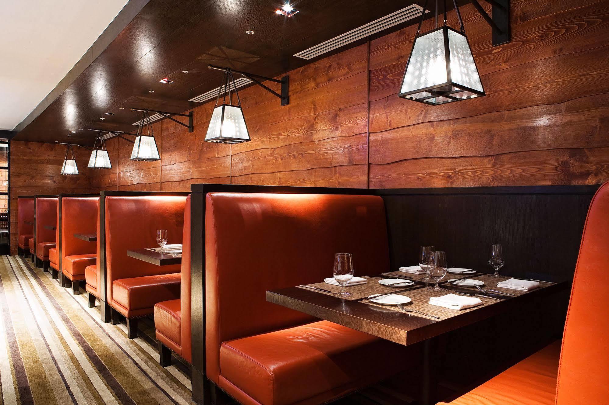 앰버서더 호텔 신주 외부 사진 Interior of the restaurant